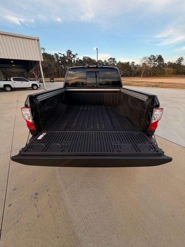 Used 2024 Nissan Titan SV w/ SV Convenience Package image 20