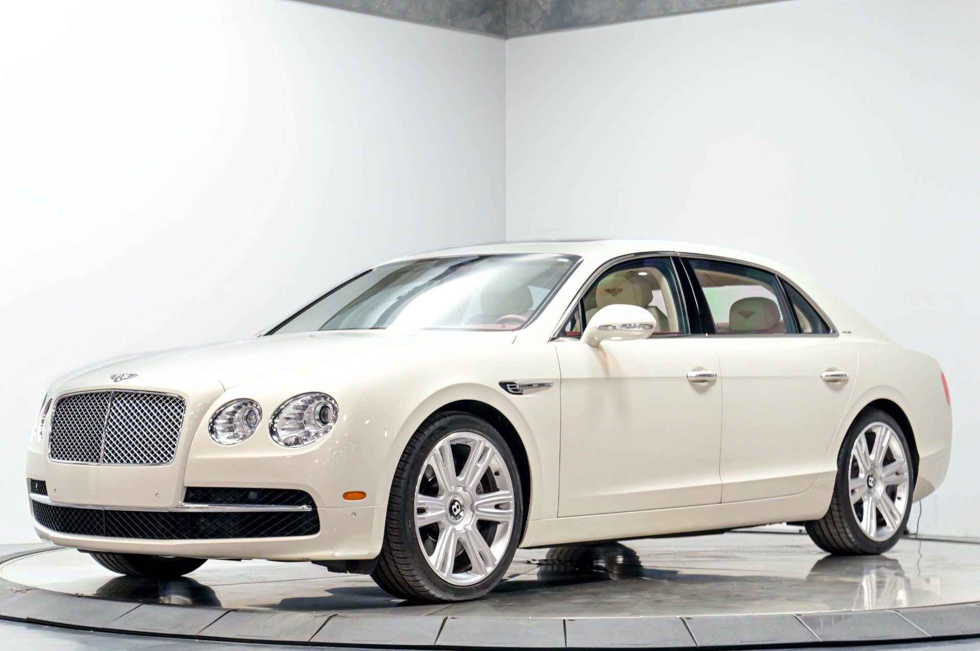 Used 2016 Bentley Flying Spur W12 AWD/4WD image 2