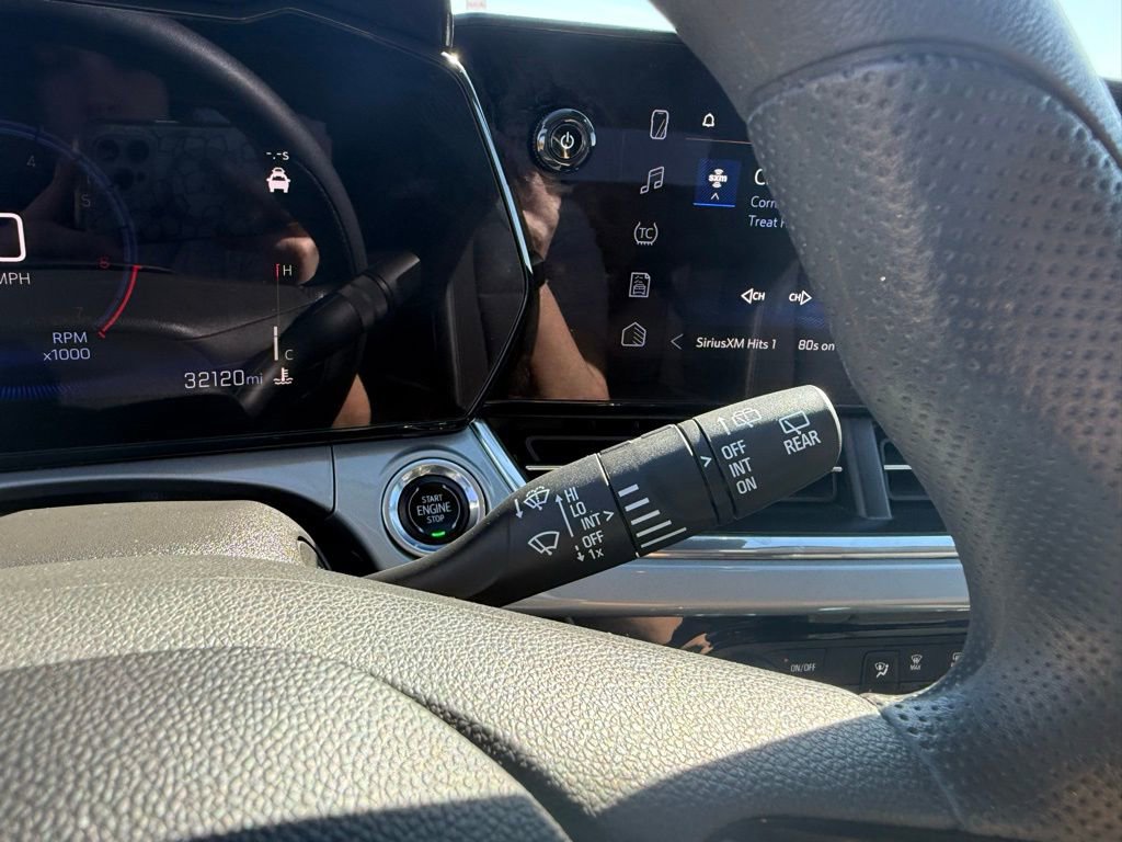 Used 2025 Chevrolet Trax LT image 31