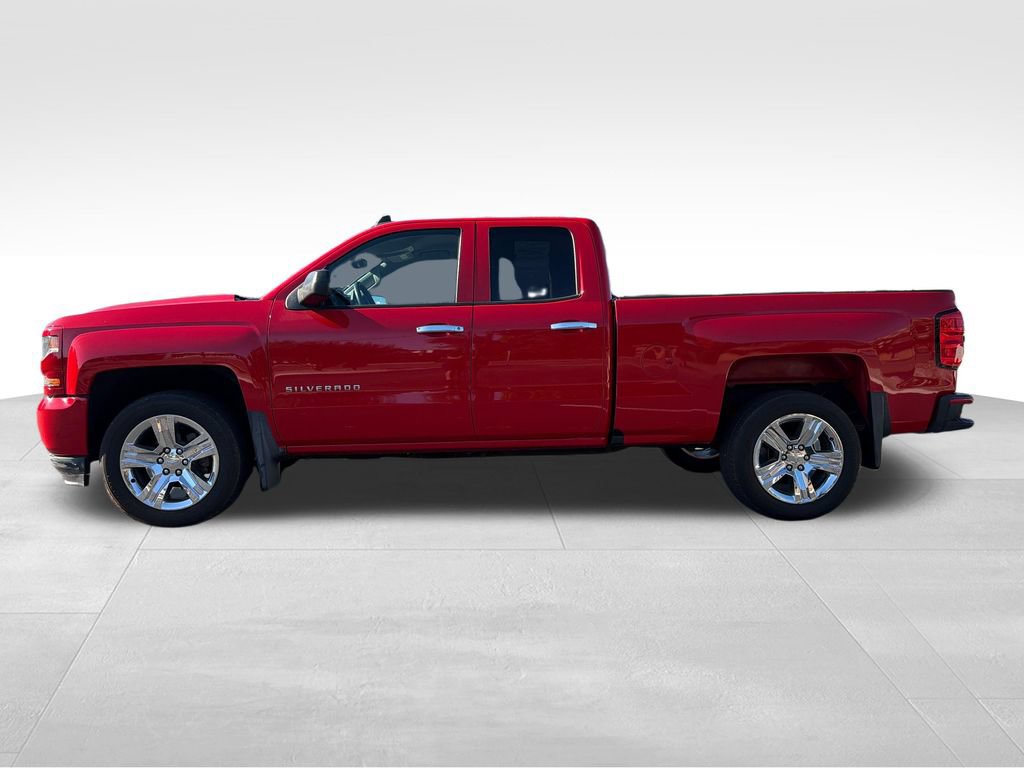 Used 2019 Chevrolet Silverado 1500 Custom w/ Custom Convenience Package AWD/4WD image 2