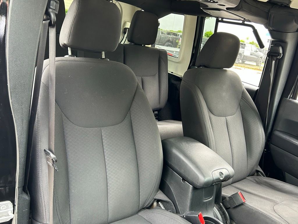 Used 2018 Jeep Wrangler Unlimited Sport S AWD/4WD image 30