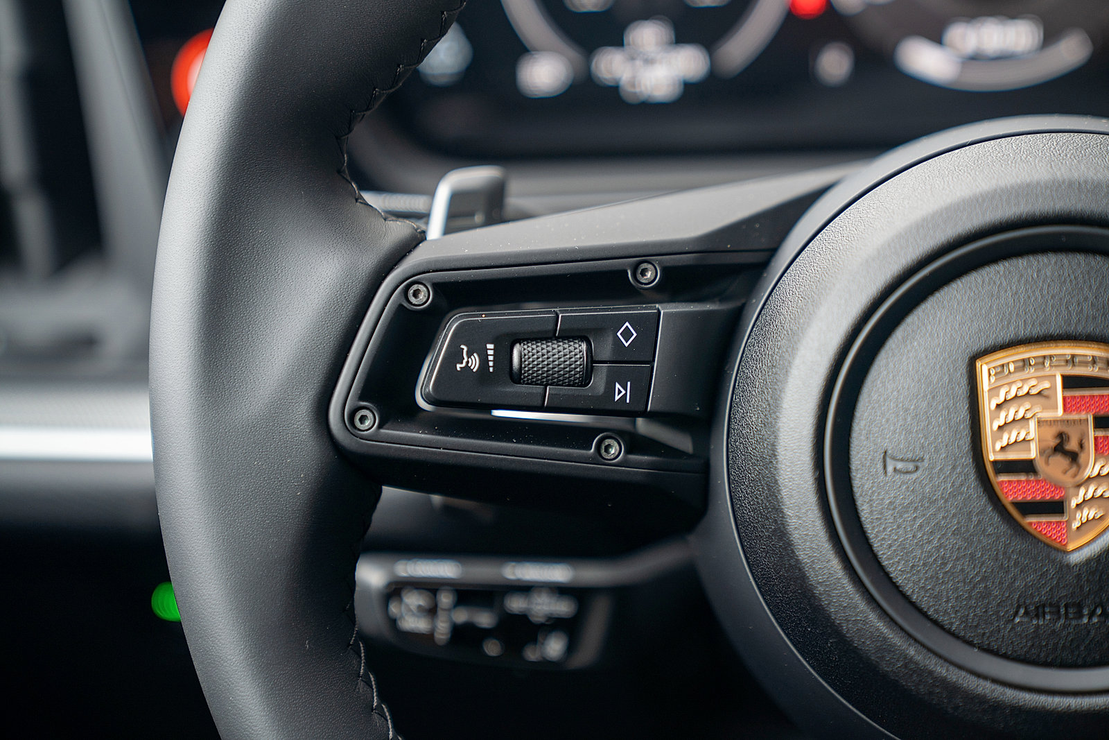 Used 2025 Porsche Cayenne Coupe image 7