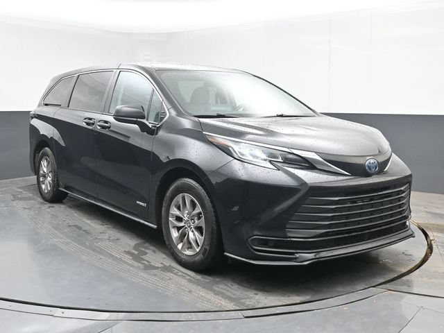 Used 2021 Toyota Sienna LE FWD image 2