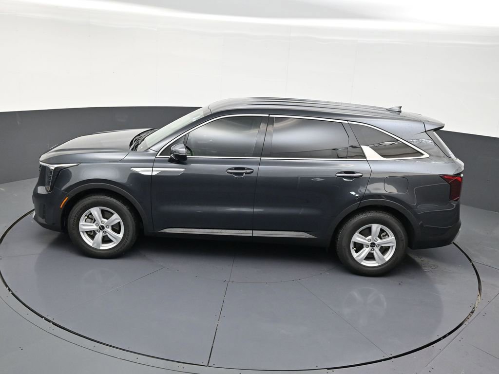 Used 2024 Kia Sorento LX image 13