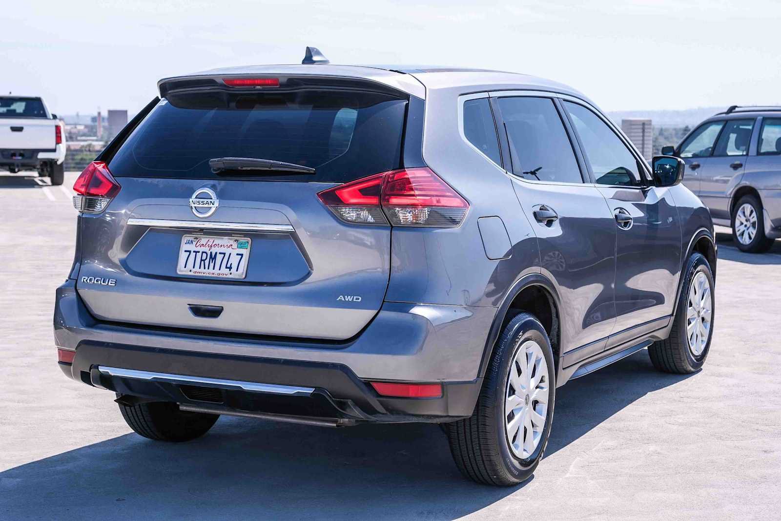 Used 2017 Nissan Rogue S AWD/4WD image 4
