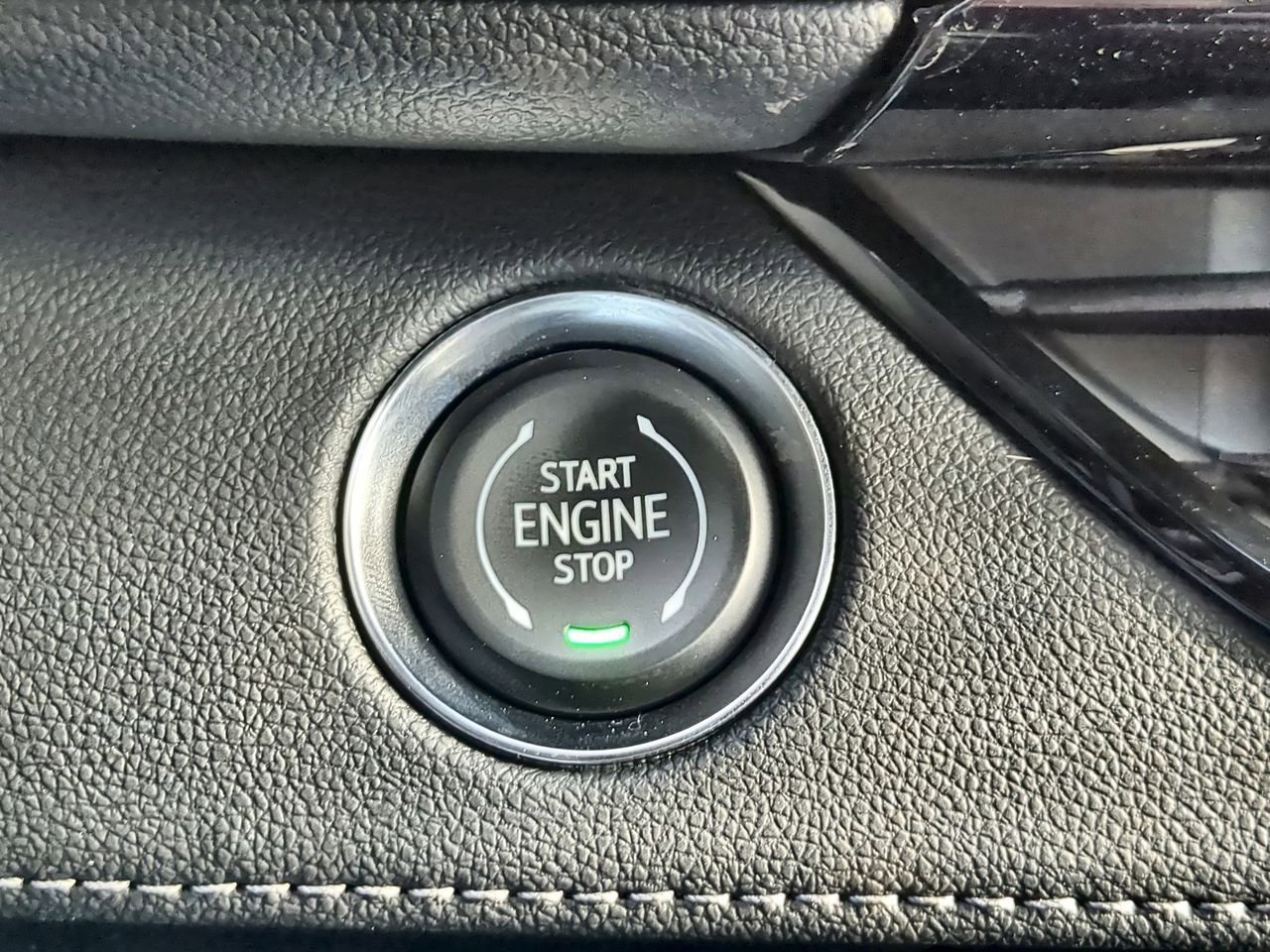 Used 2025 Buick Enclave Sport Touring w/ Super Cruise Package image 17