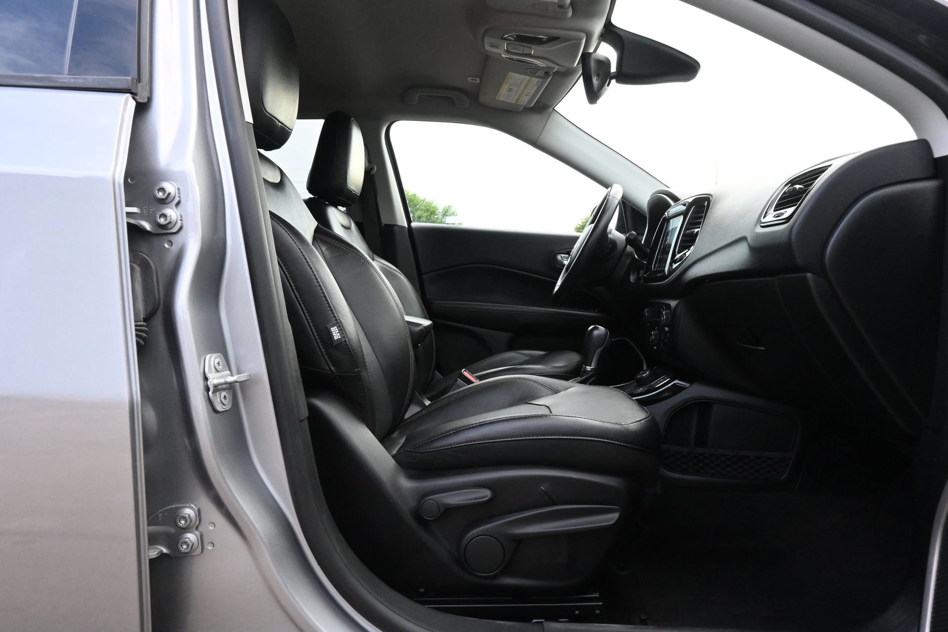 Used 2018 Jeep Compass Limited w/ Navigation Group AWD/4WD image 26