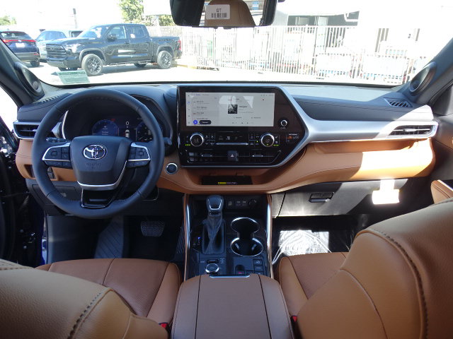 New 2026 Toyota Highlander Platinum AWD/4WD image 15