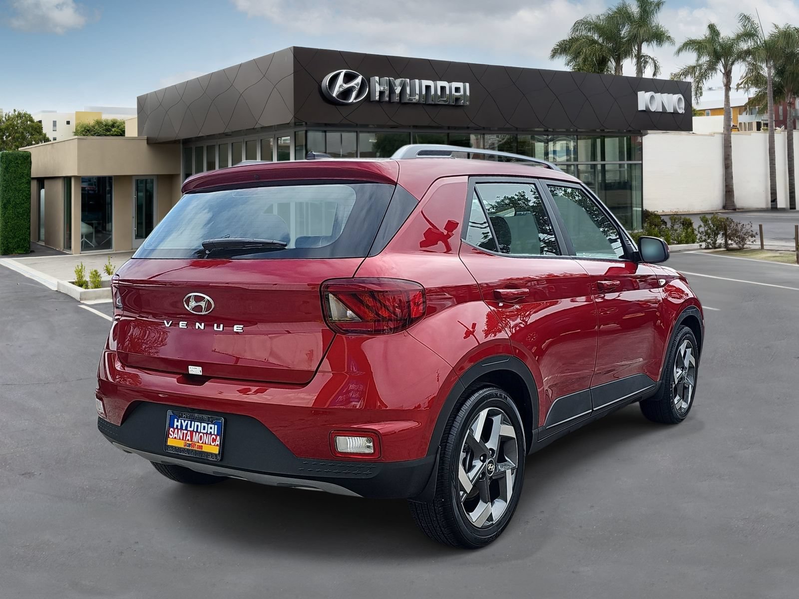Certified 2025 Hyundai Venue Limited FWD image 3