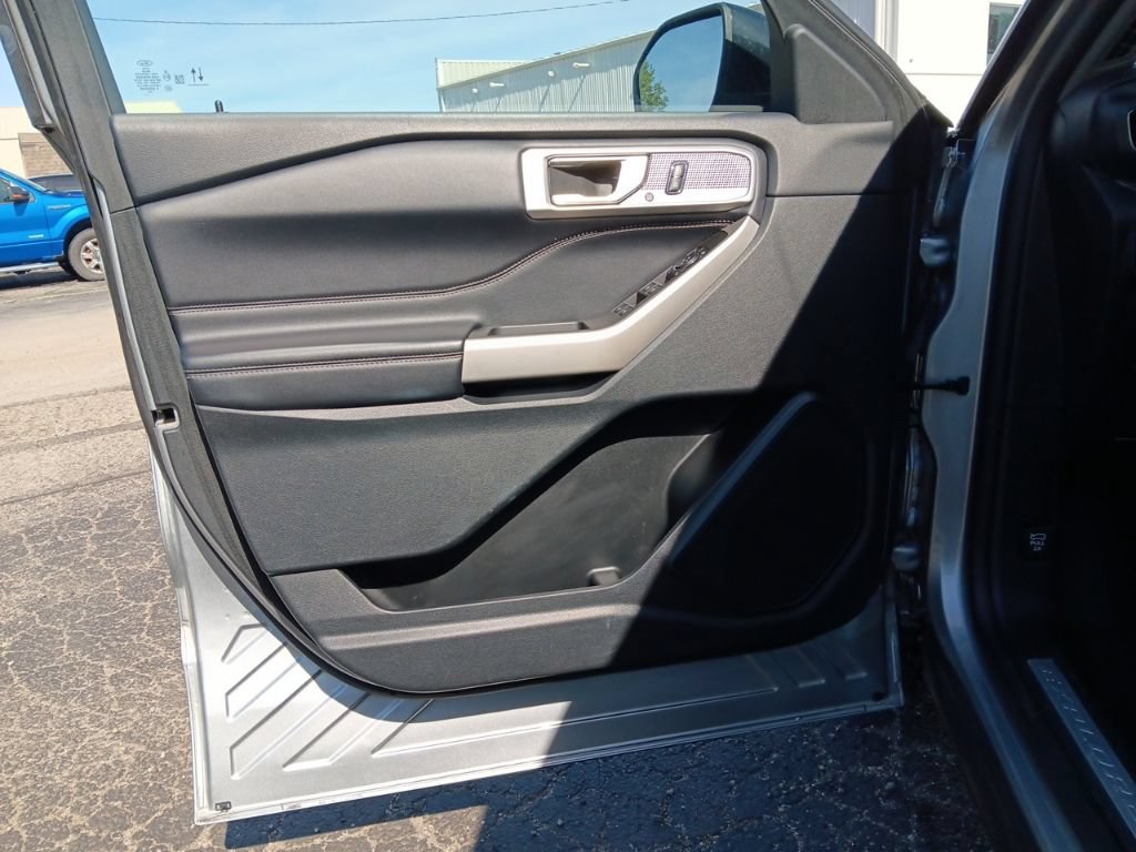 Used 2023 Ford Explorer Limited AWD/4WD image 26