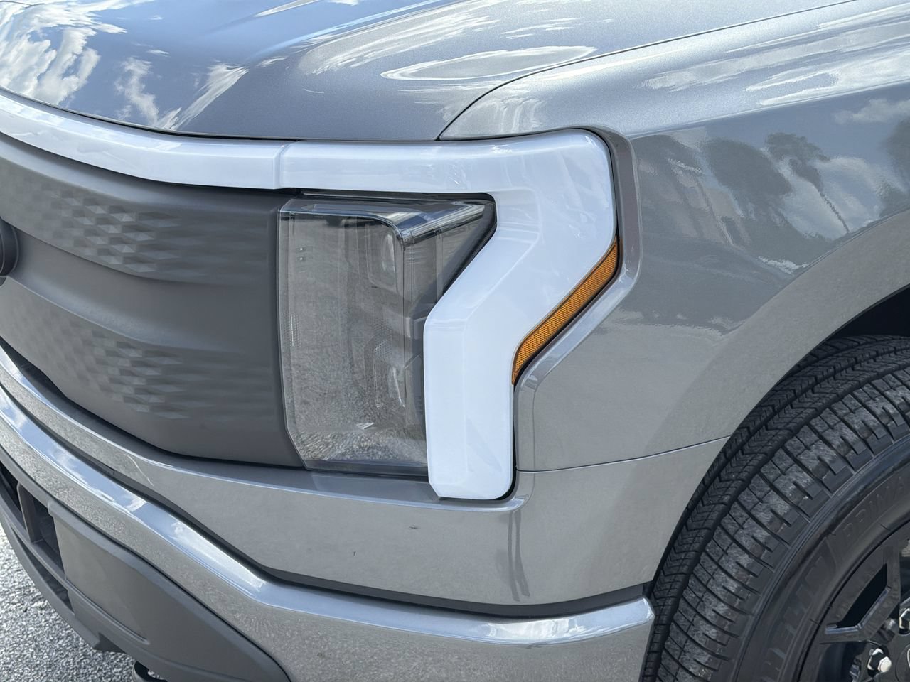 Used 2025 Ford F150 Lightning XLT AWD/4WD image 6