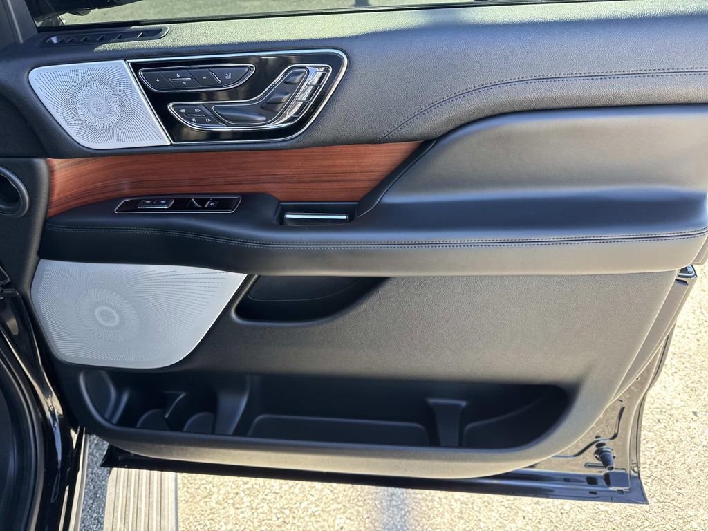Used 2020 Lincoln Navigator Reserve w/ Equipment Group 208A Reserve image 14