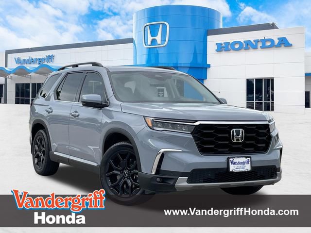 Used 2025 Honda Pilot Touring image 1