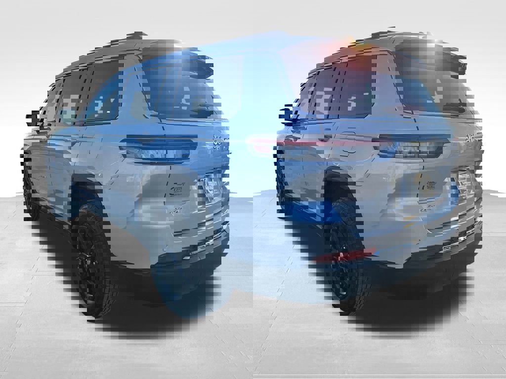 Used 2024 Jeep Grand Cherokee L Limited w/ Luxury Tech Group II image 4