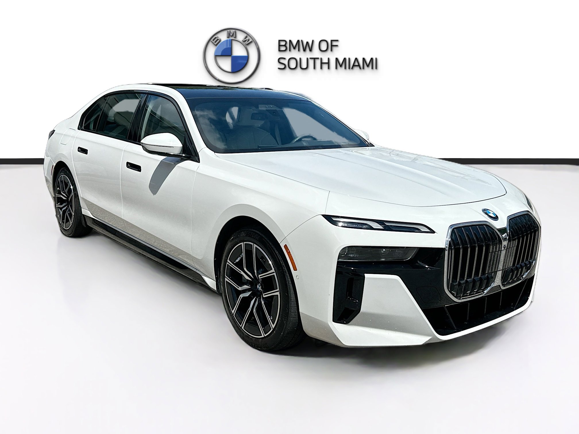 Used 2024 BMW 750e xDrive AWD/4WD image 1