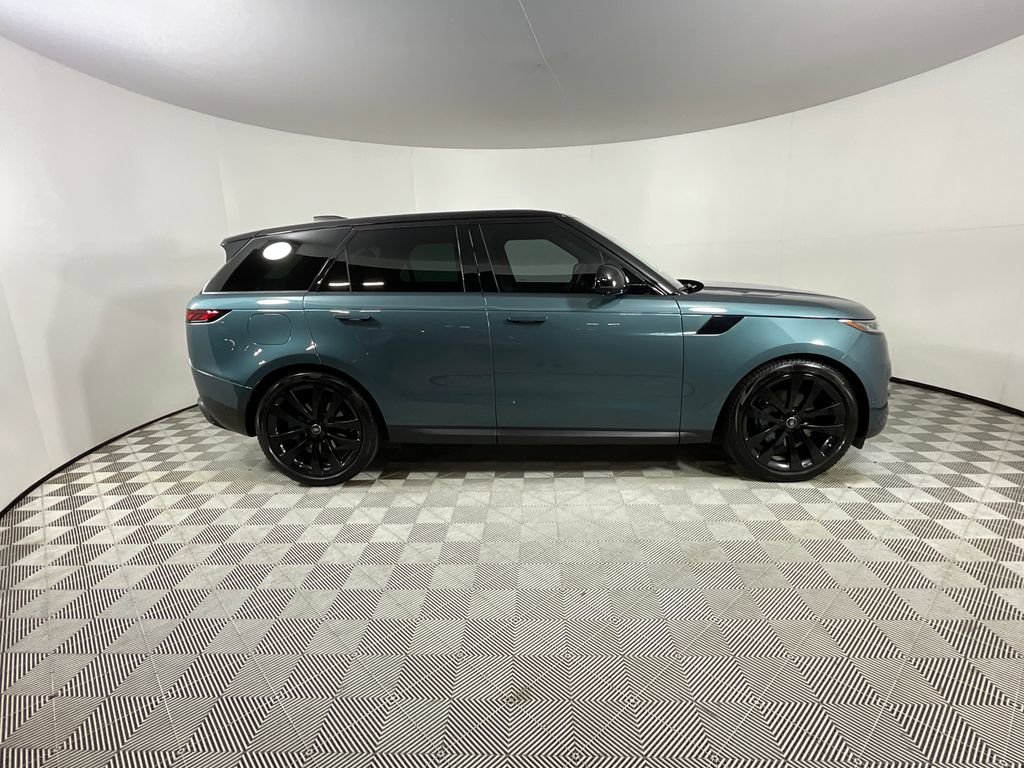 Used 2024 Land Rover Range Rover Sport SE AWD/4WD image 5