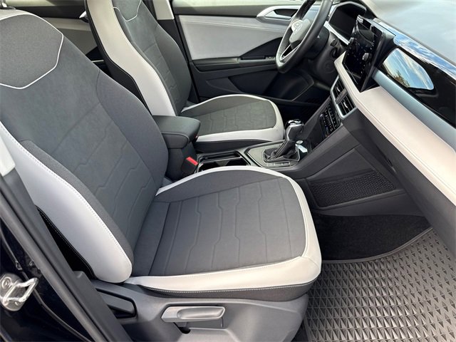 Used 2025 Volkswagen Taos SE image 14