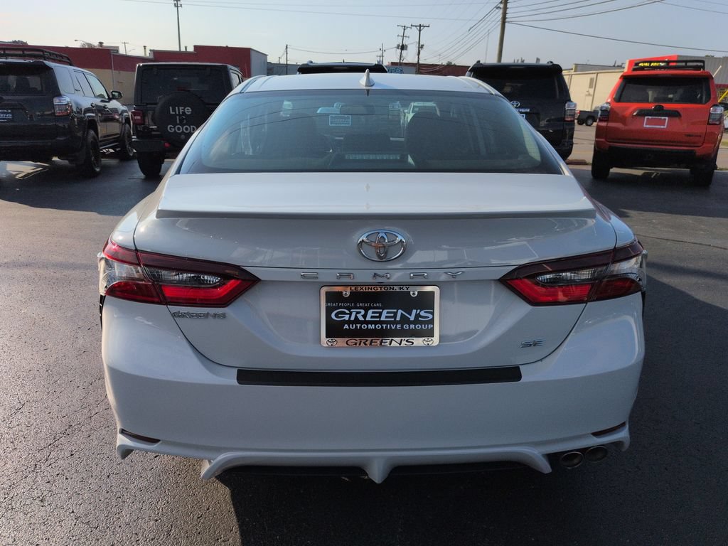 Used 2024 Toyota Camry SE w/ Audio Upgrade Package FWD image 4