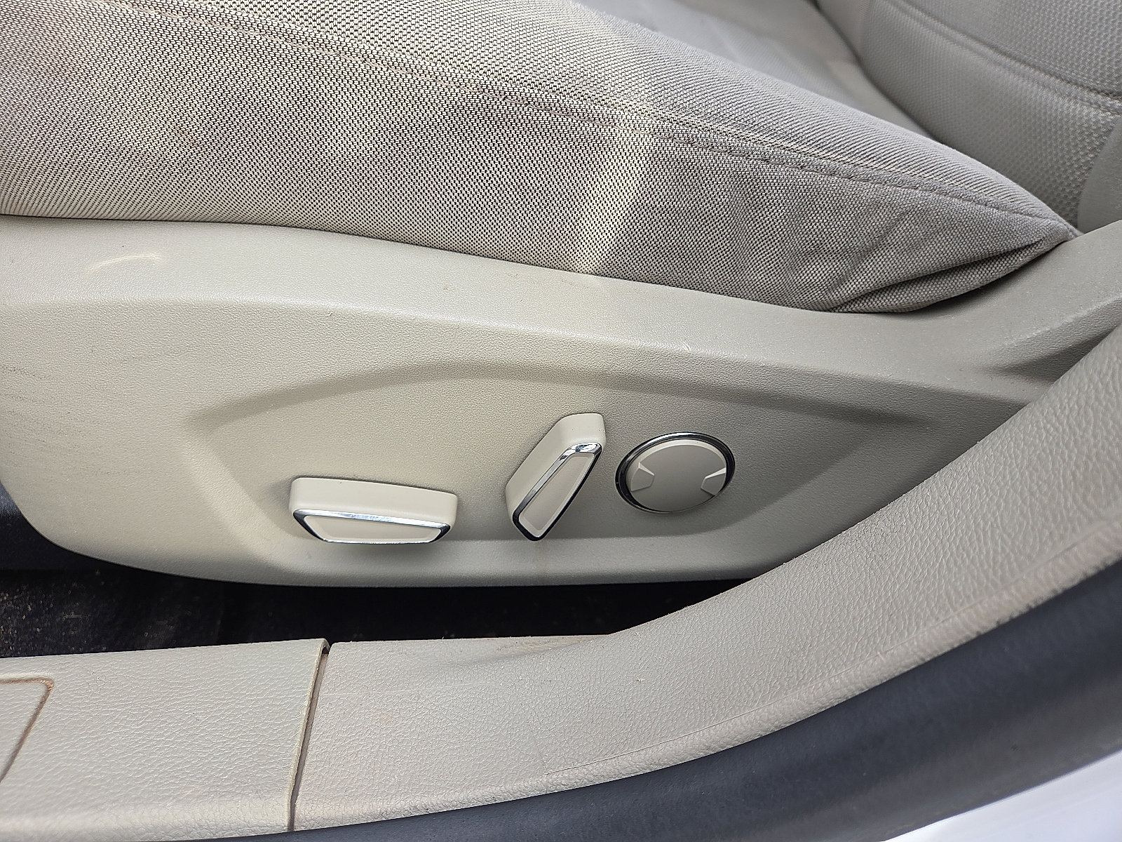 Used 2020 Ford Fusion SE image 11