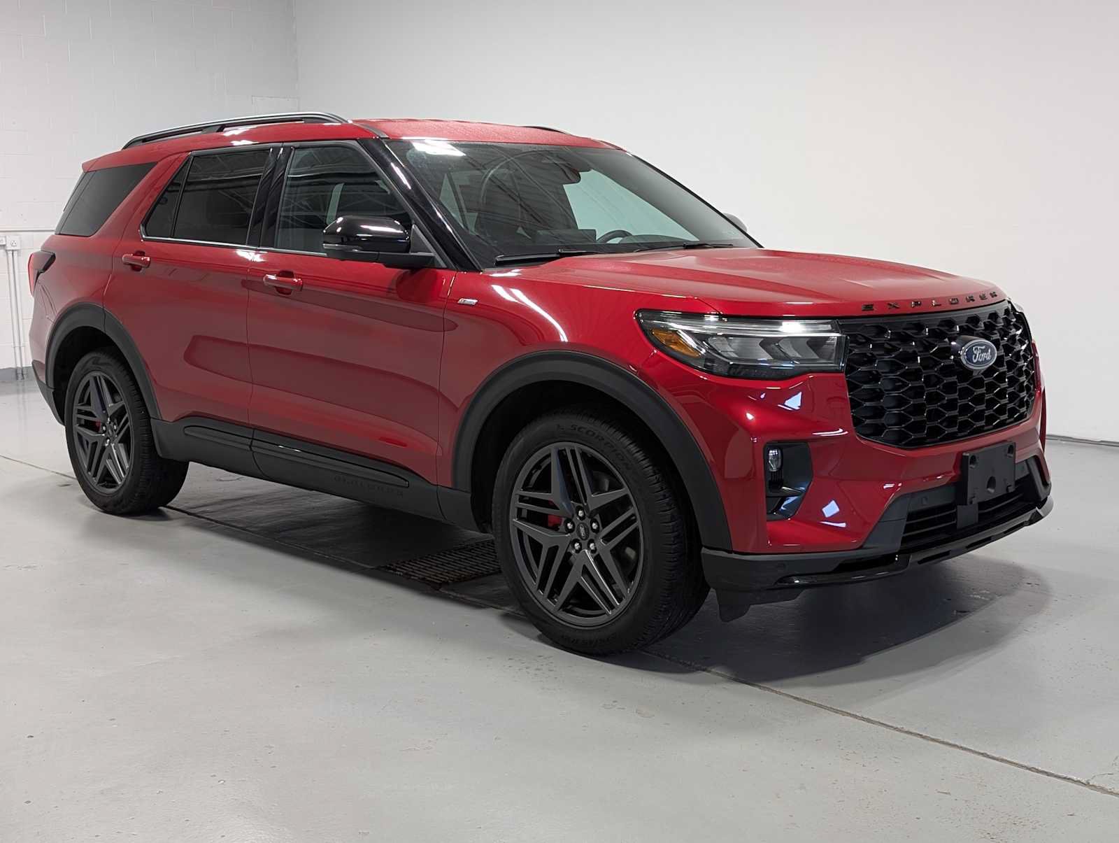Used 2025 Ford Explorer ST-Line w/ ST-Line Street Pack AWD/4WD image 6
