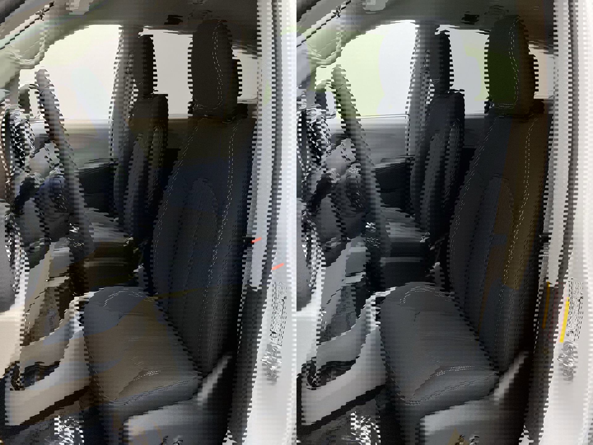 Used 2022 Chrysler Voyager LX image 11