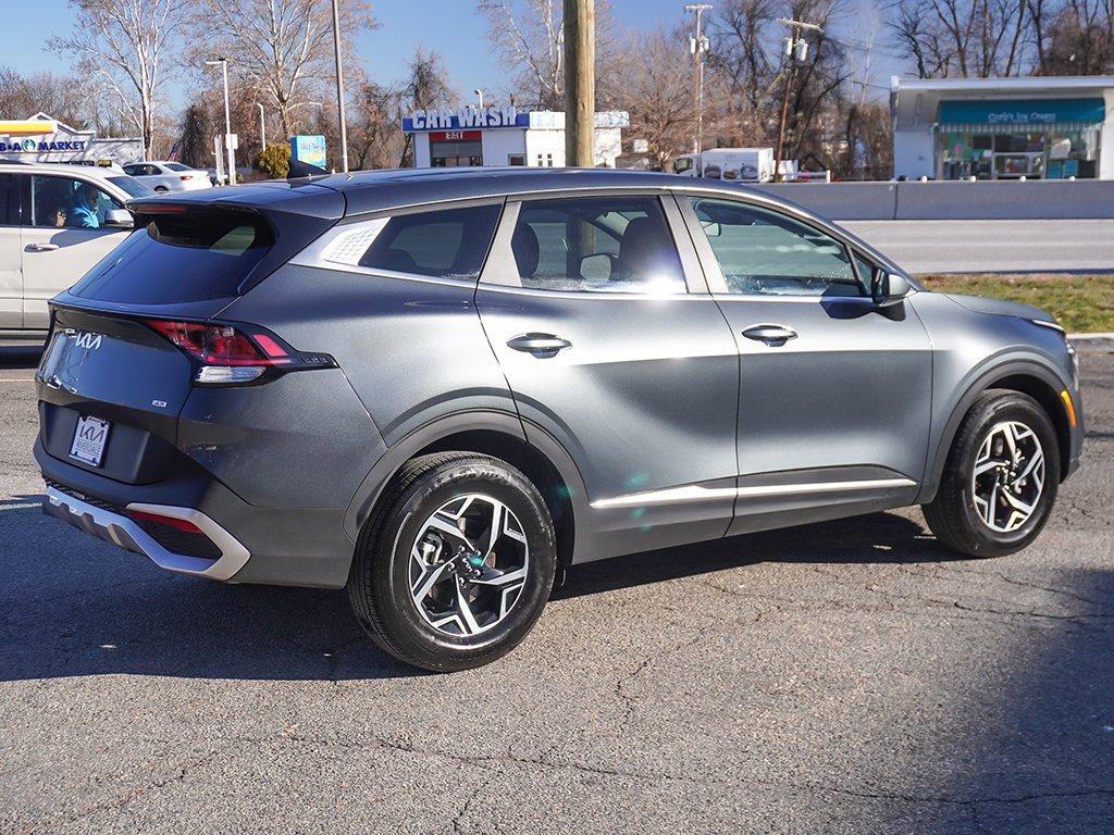 Used 2025 Kia Sportage LX image 9