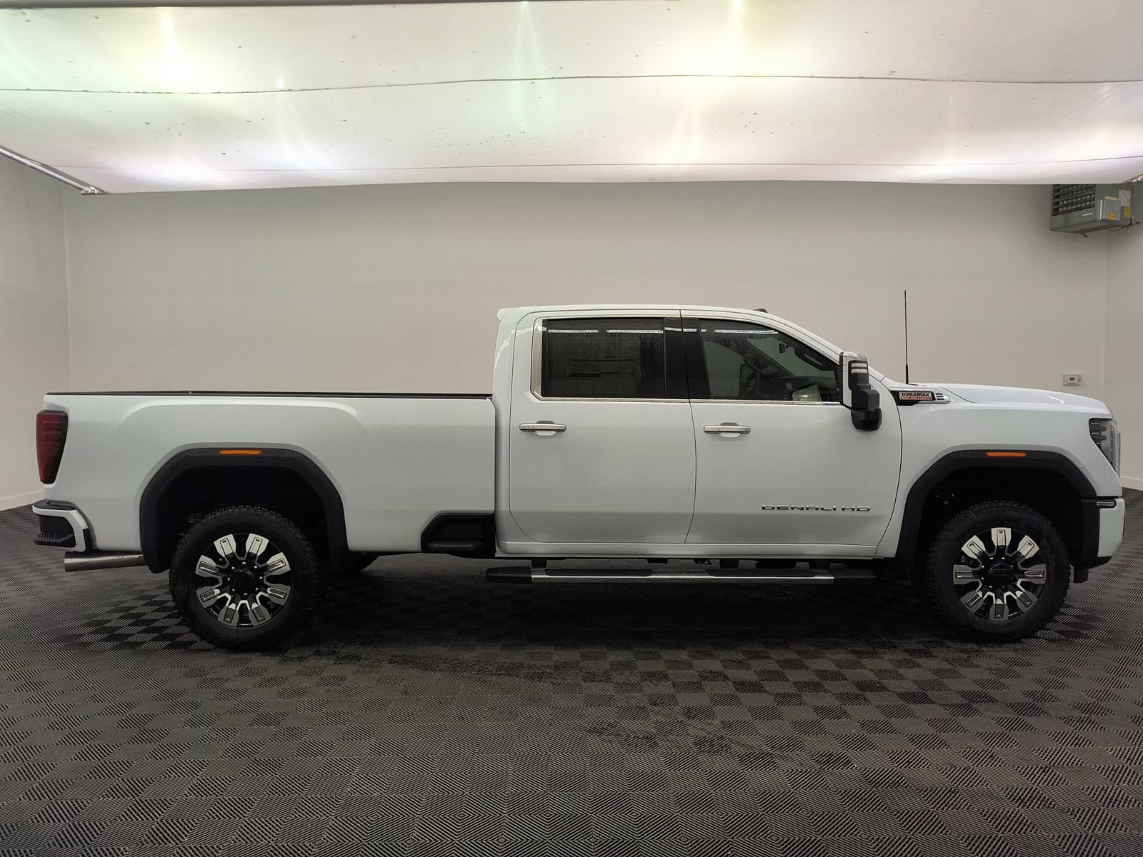 New 2026 GMC Sierra 2500 Denali w/ Denali Reserve Package AWD/4WD image 8