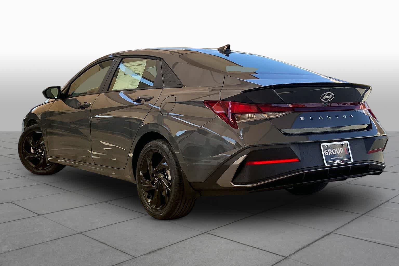 New 2026 Hyundai Elantra SEL Sport FWD image 12