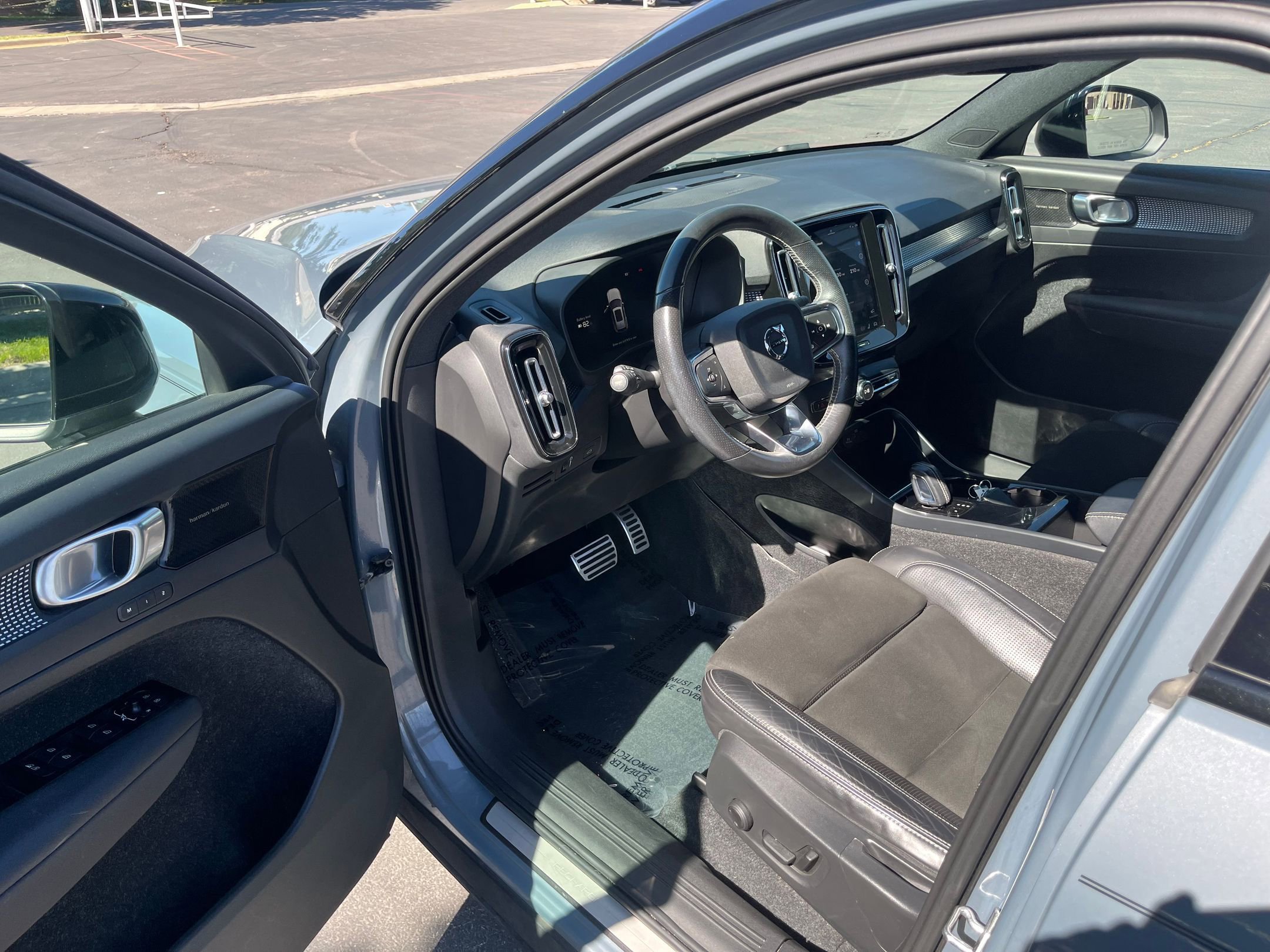 Used 2021 Volvo XC40 P8 Recharge w/ Advanced Package AWD/4WD image 11