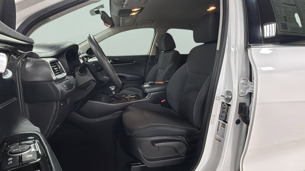 Used 2020 Kia Sorento L FWD image 16