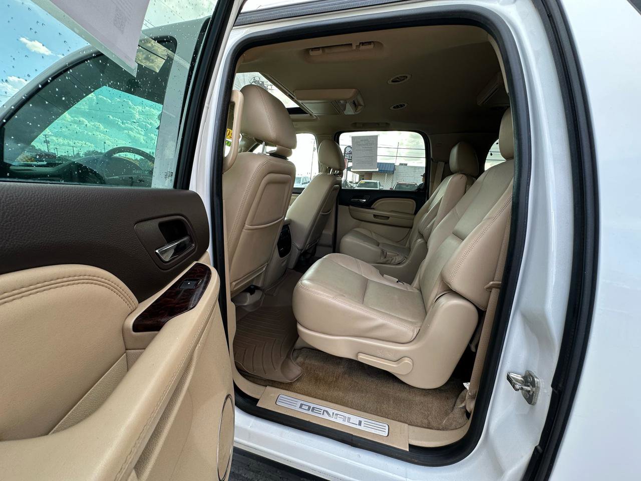 Used 2014 GMC Yukon XL Denali image 23