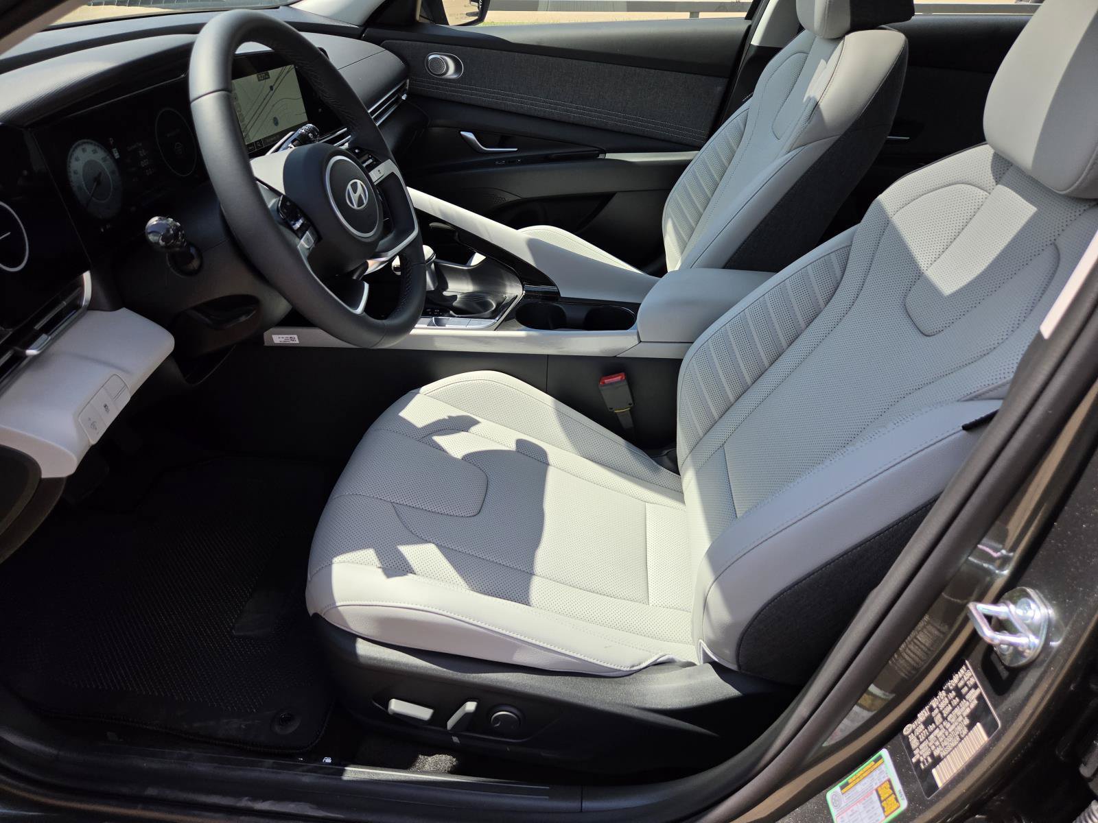 New 2026 Hyundai Elantra Limited FWD image 16