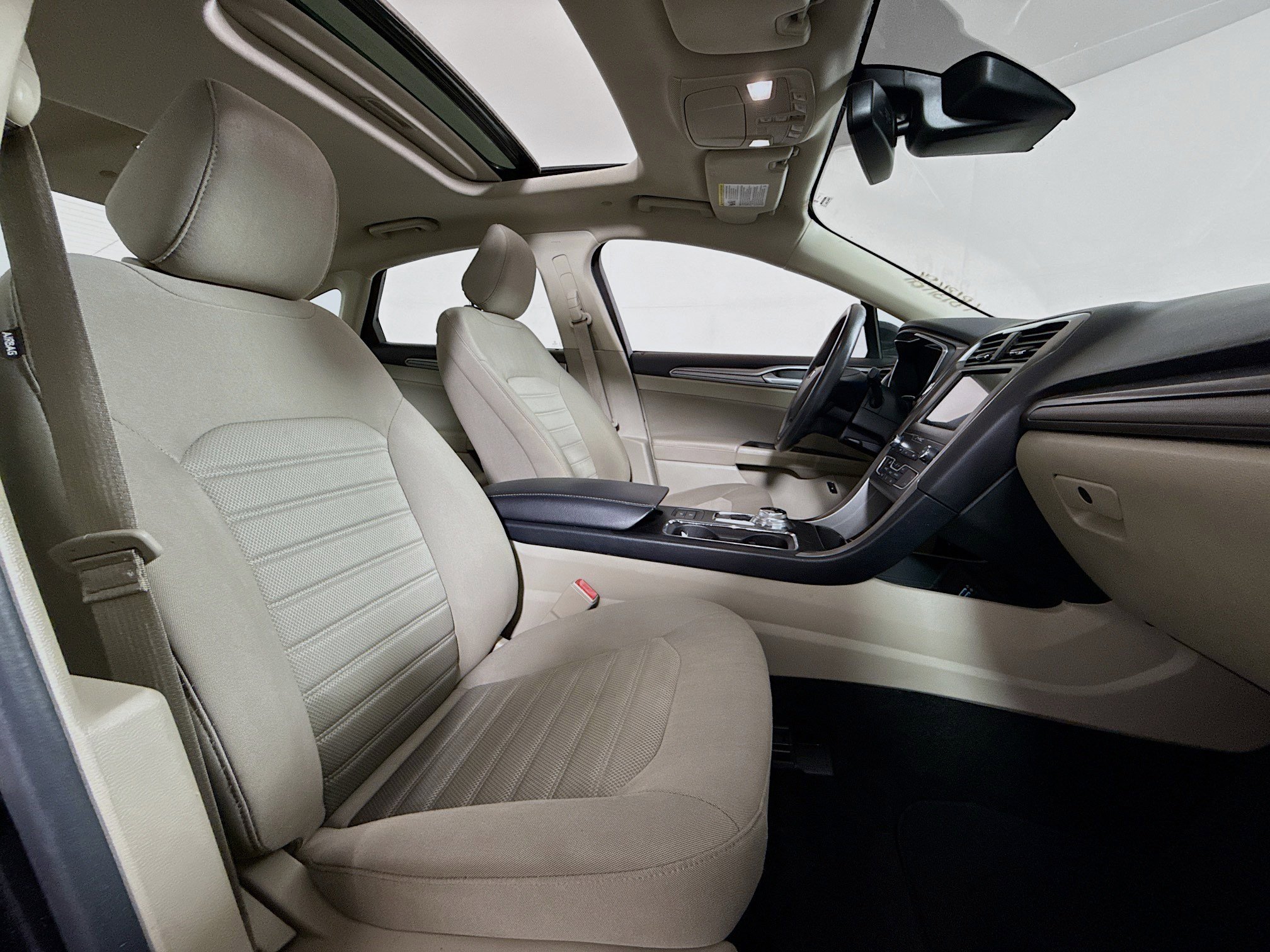 Used 2020 Ford Fusion SE image 26