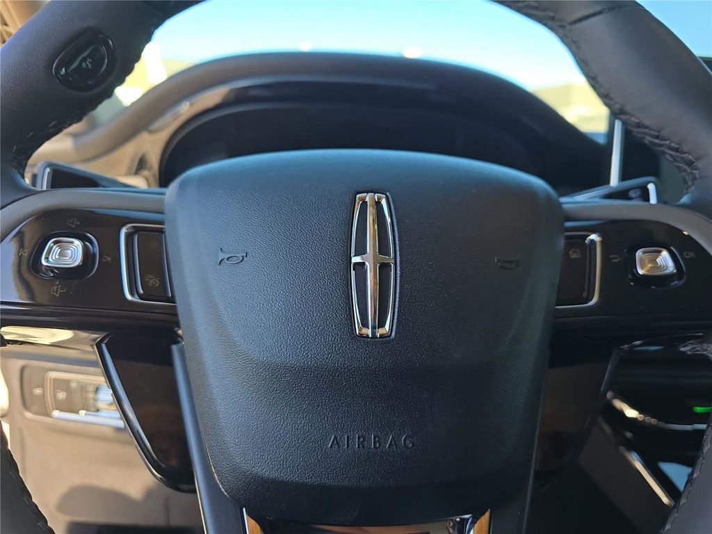 Used 2025 Lincoln Corsair Reserve w/ Jet Appearance Package image 25