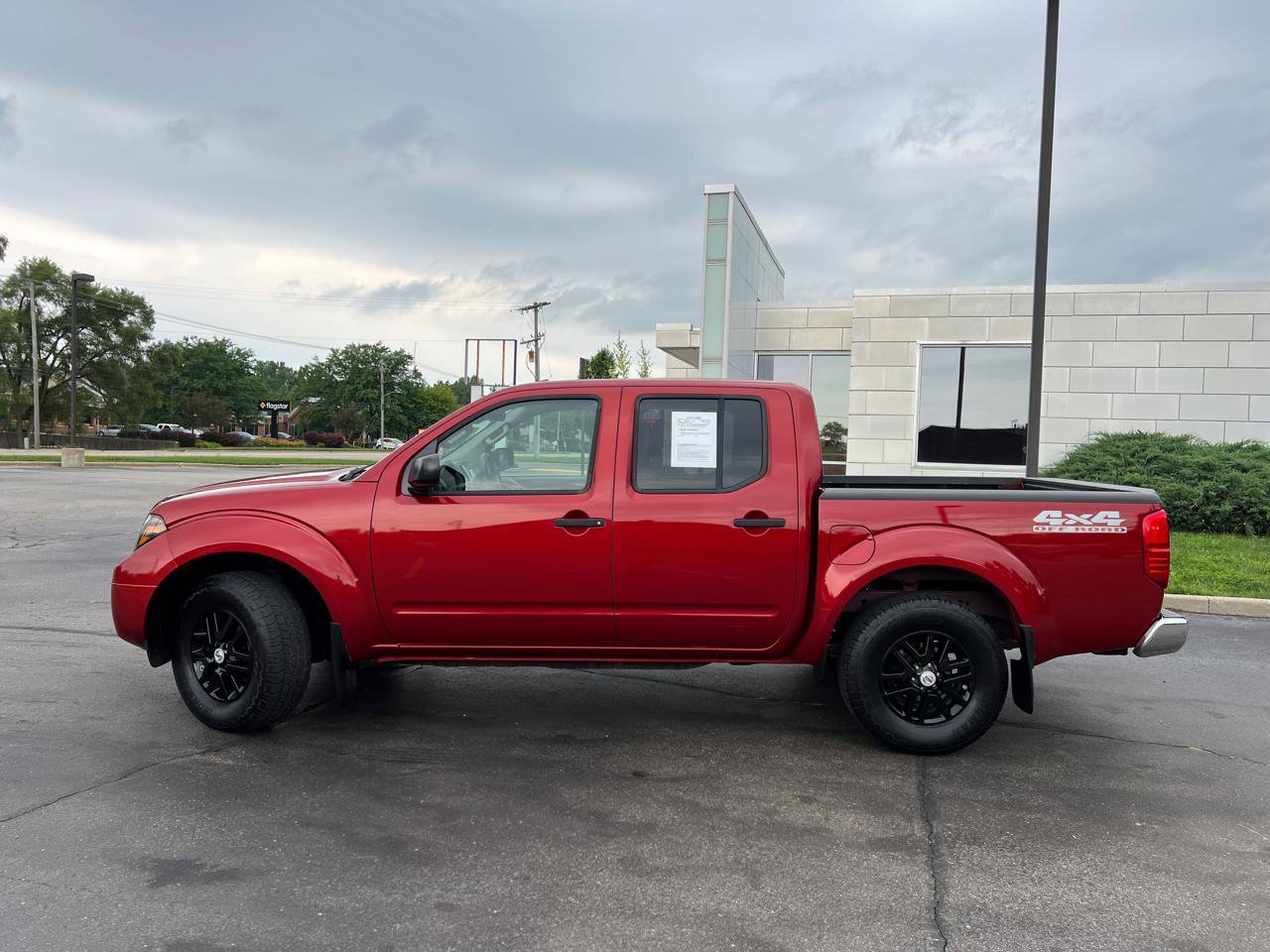 Used 2016 Nissan Frontier SV AWD/4WD image 4