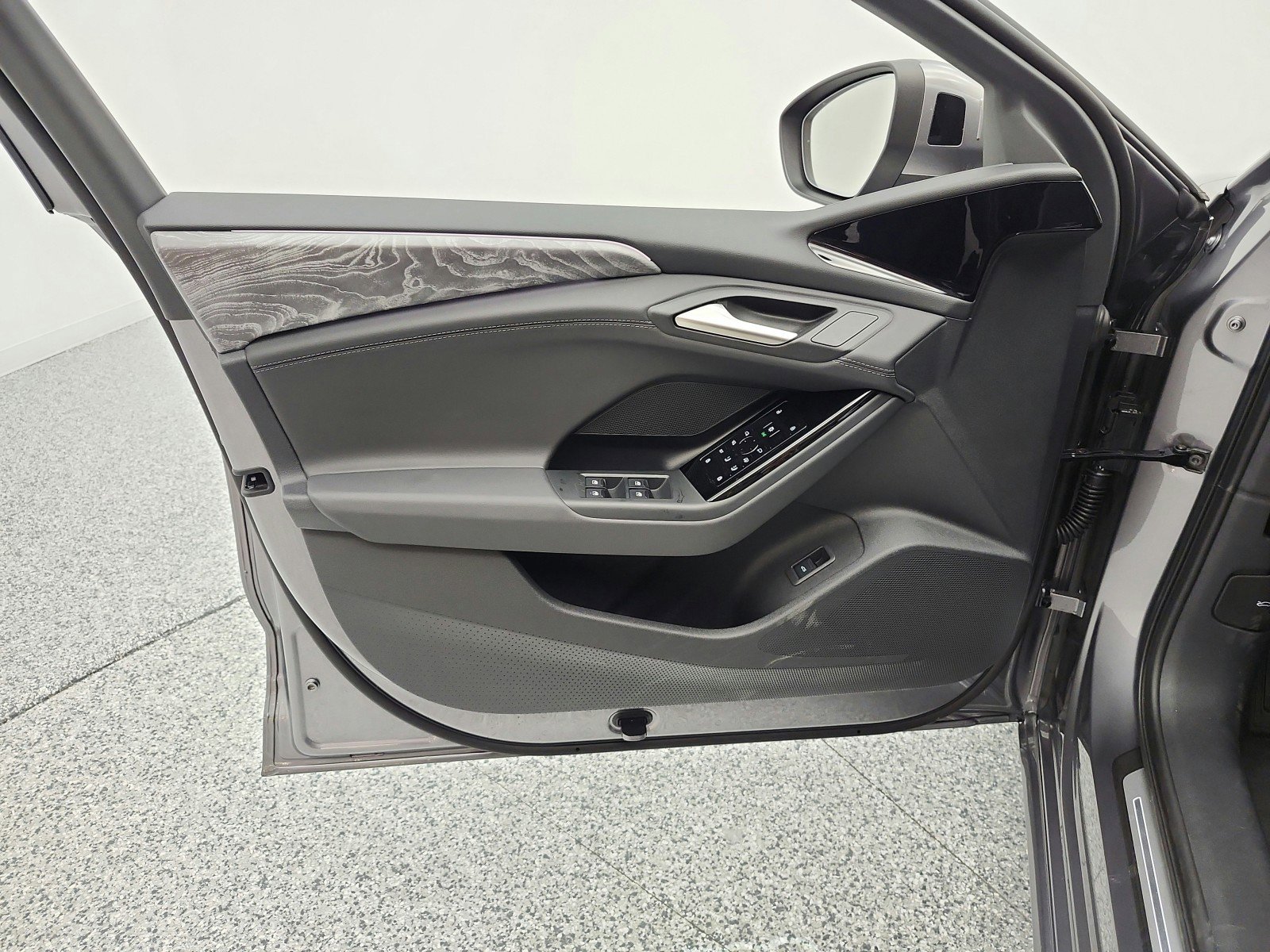 Used 2025 Audi A6 e-tron Premium w/ Ultra Package image 14