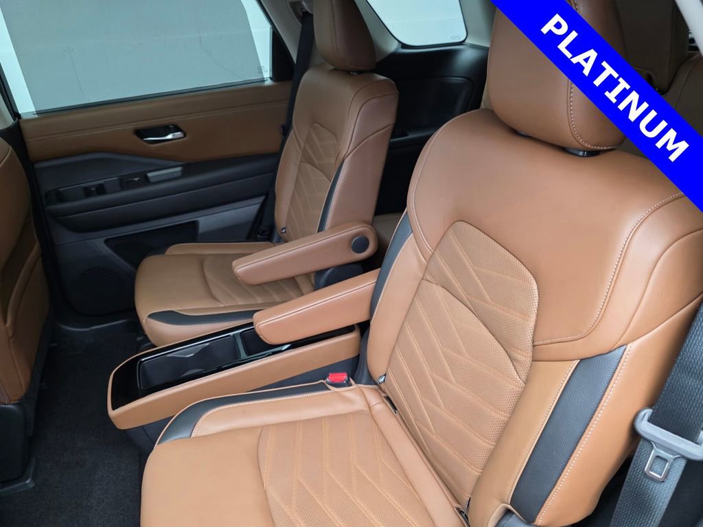 Used 2024 Nissan Pathfinder Platinum image 16