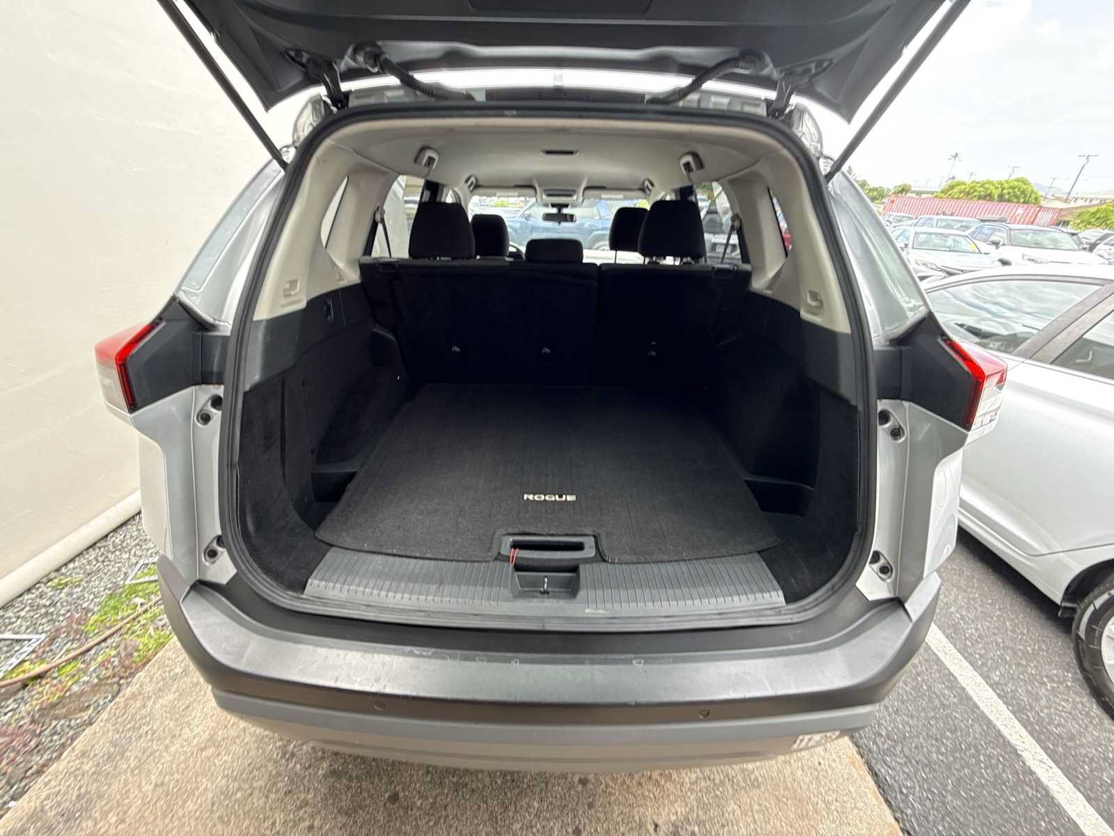 Used 2021 Nissan Rogue SV FWD image 23