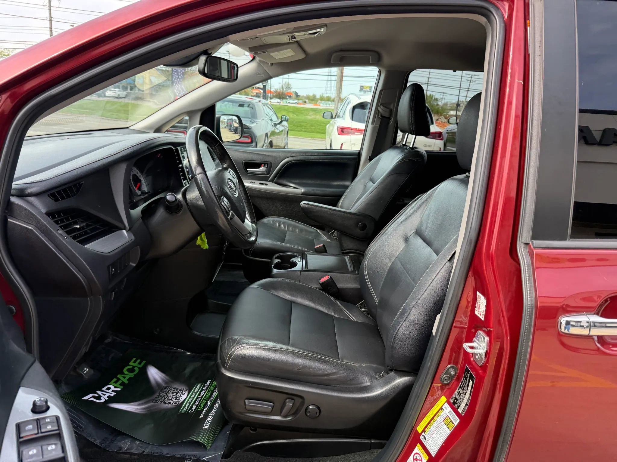 Used 2018 Toyota Sienna SE FWD image 19