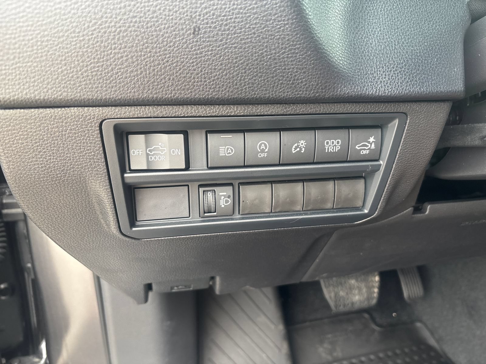 Used 2026 Toyota Tundra SR5 w/ SR5 Convenience Package AWD/4WD image 25