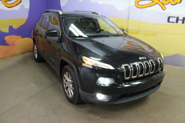 Used 2015 Jeep Cherokee Latitude w/ Comfort/Convenience Group AWD/4WD image 2