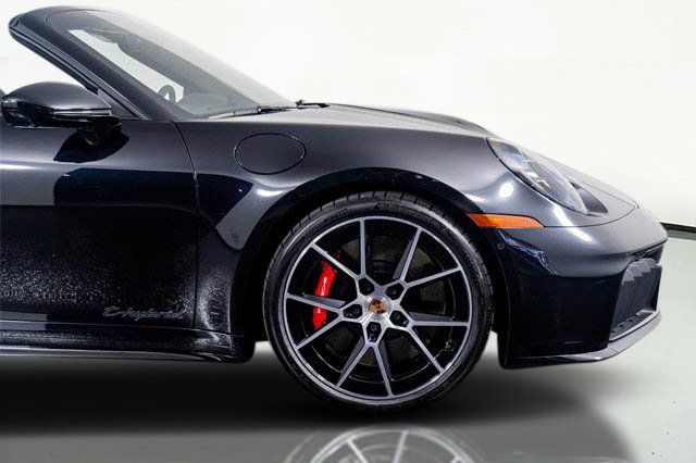 Used 2025 Porsche 911 Carrera 4 GTS image 8