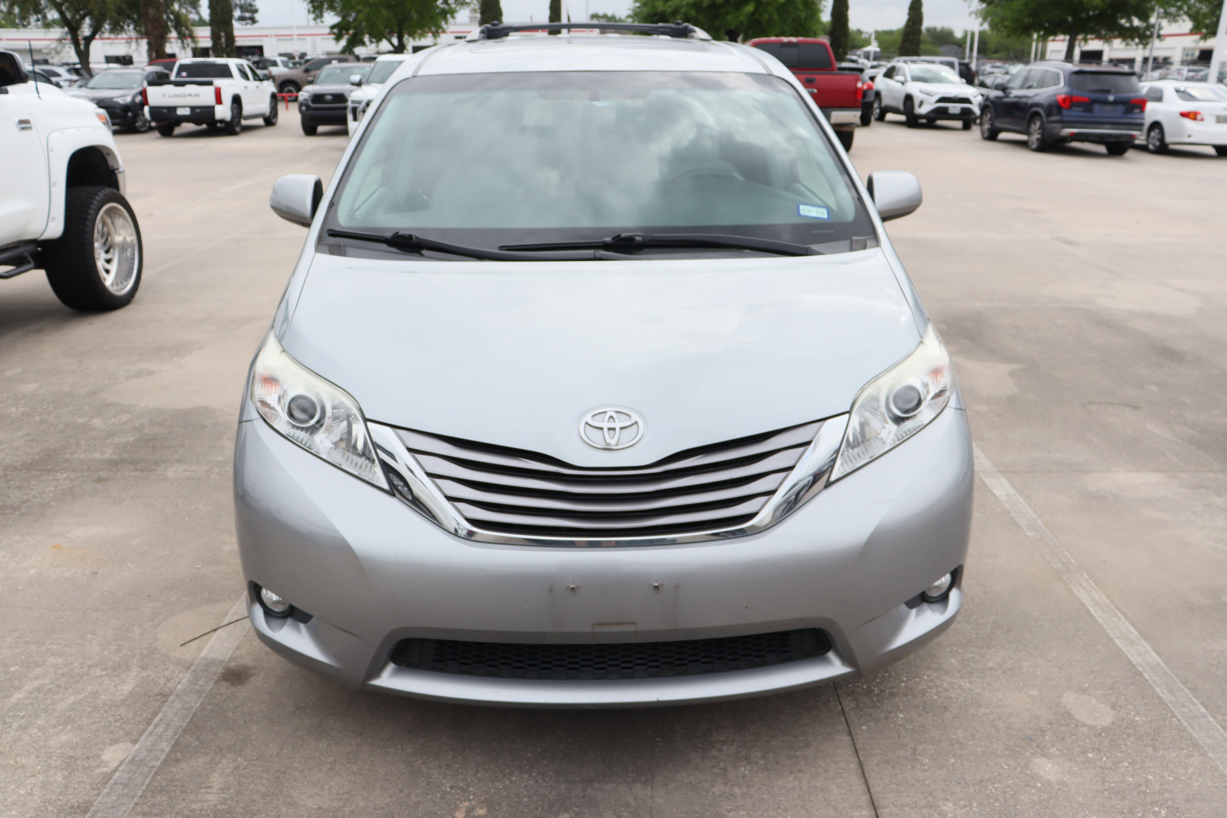 Used 2017 Toyota Sienna XLE w/ XLE Navigation Package image 3