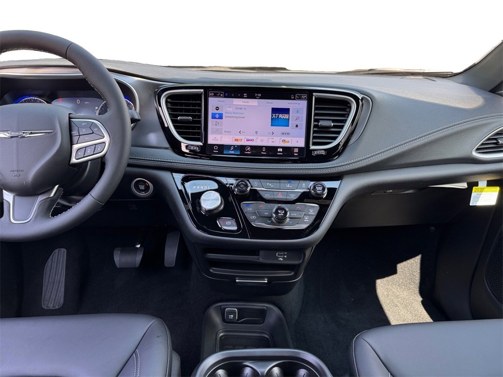 New 2026 Chrysler Pacifica Select image 11