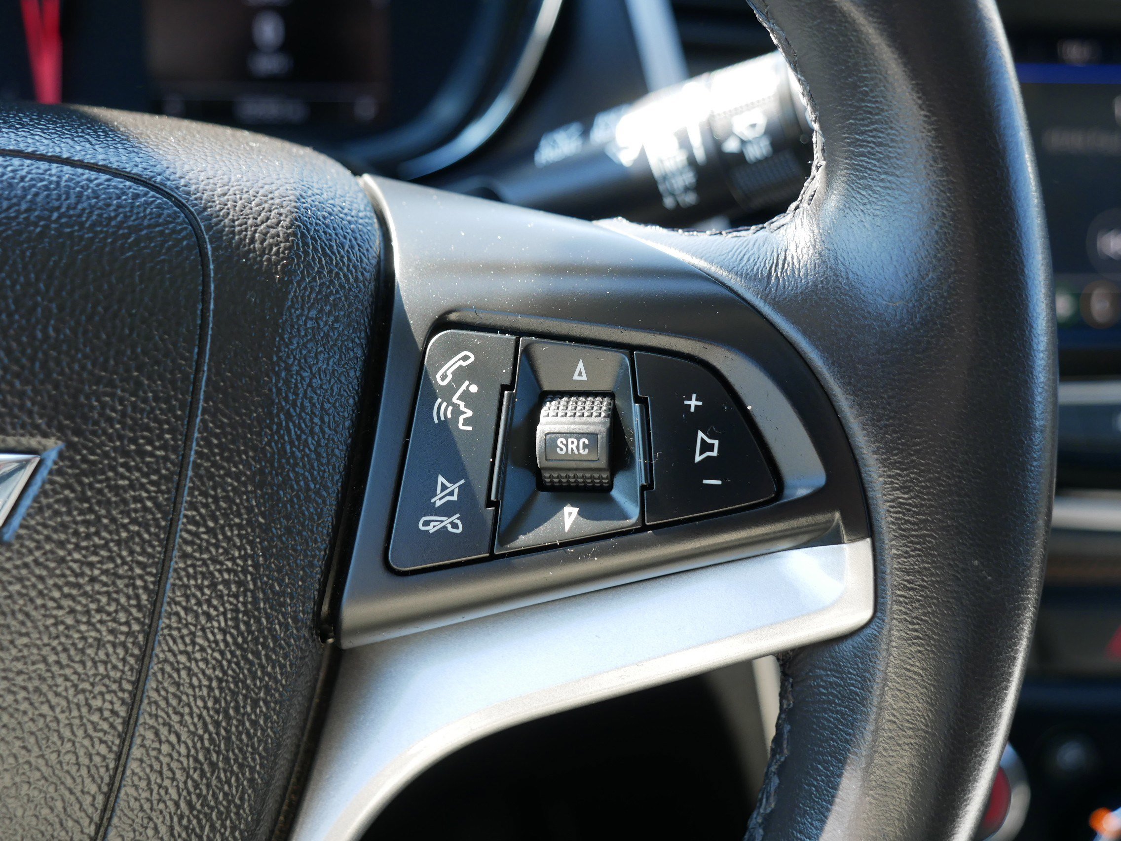 Used 2020 Chevrolet Trax LT w/ Driver Confidence Package AWD/4WD image 30