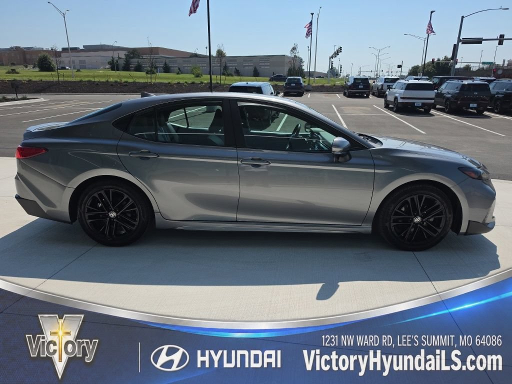 Used 2025 Toyota Camry SE FWD image 7
