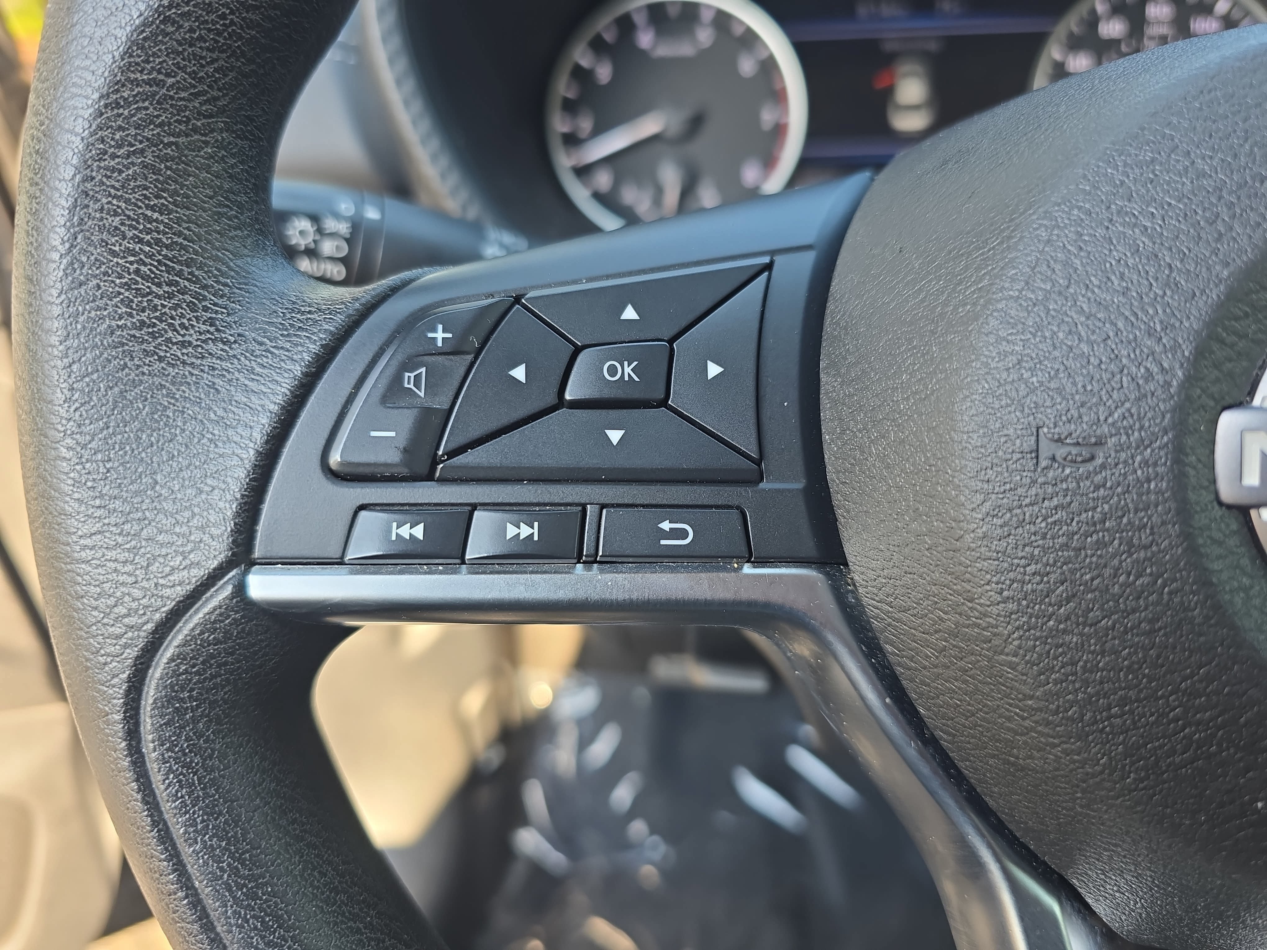 Used 2024 Nissan Sentra SV FWD image 16