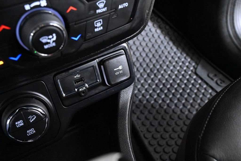 Used 2019 Jeep Renegade Trailhawk AWD/4WD image 19