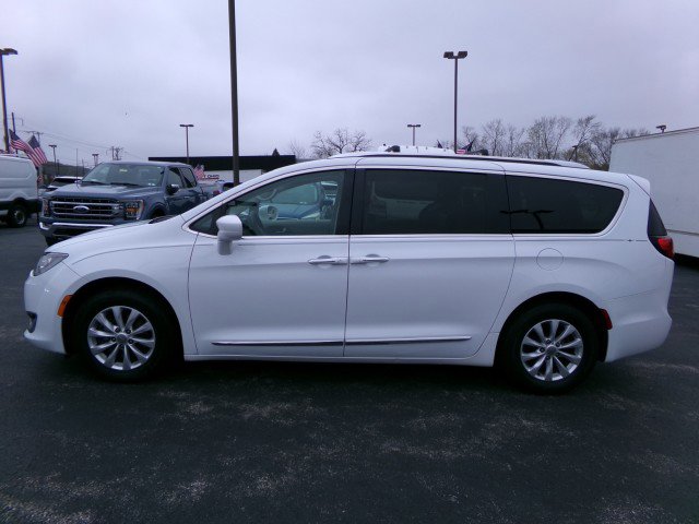Used 2019 Chrysler Pacifica Touring-L image 6