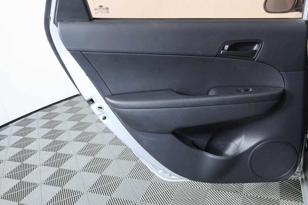 Used 2010 Hyundai Elantra GLS image 11